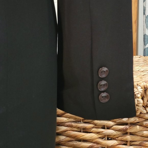 Dress Suit - Picture 7 of 8